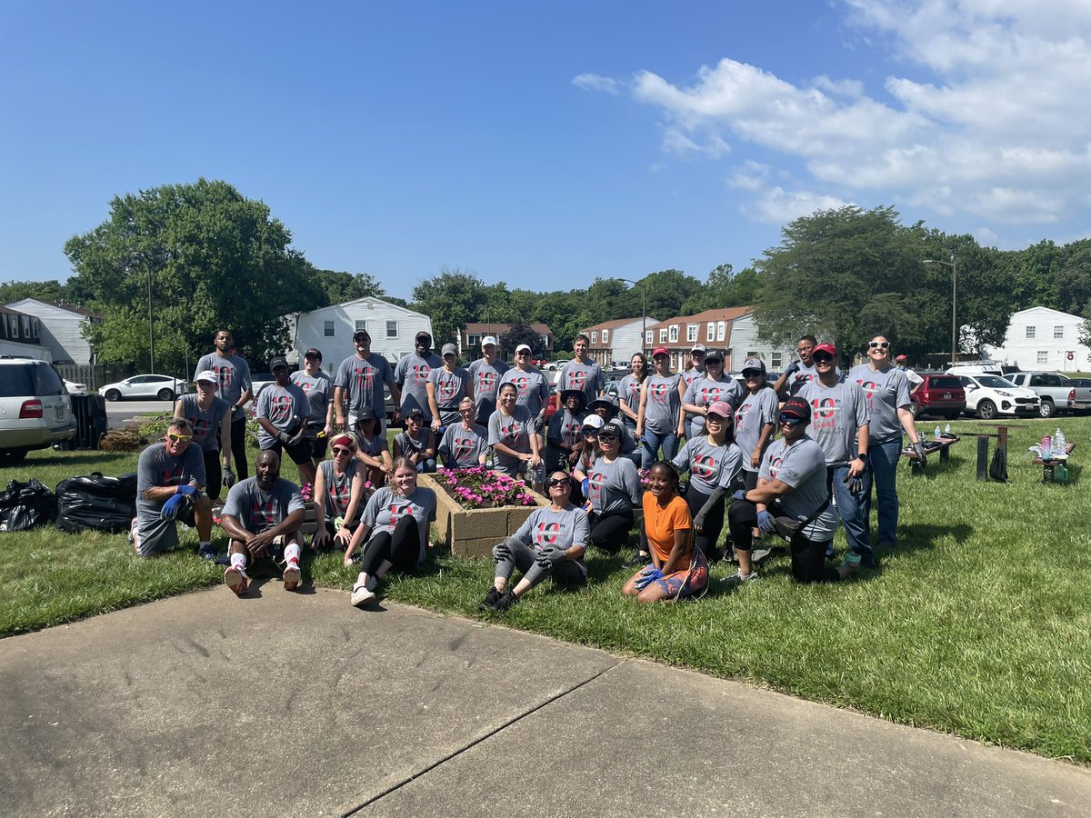 cordishco's tweet photo. Cordish and Live! team members were Live! in the Community in honor of the 10th anniversary of @LiveCasinoMD. Thanks to a great partnership with @UnitedWayCM, we helped over 10,000 people through volunteering, donations and acts of service. #LiveintheCommunity #ADecadeofService https://t.co/qzVmRh4rPQ