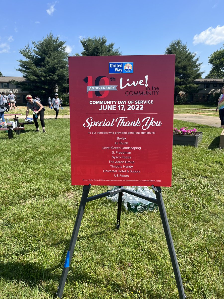 cordishco's tweet photo. Cordish and Live! team members were Live! in the Community in honor of the 10th anniversary of @LiveCasinoMD. Thanks to a great partnership with @UnitedWayCM, we helped over 10,000 people through volunteering, donations and acts of service. #LiveintheCommunity #ADecadeofService https://t.co/qzVmRh4rPQ