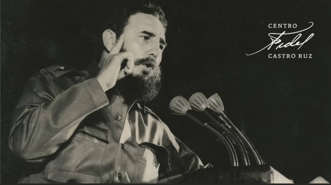 #Fidel:"Revolución es siembra de ideas, revolución es esfuerzo propio, revolución es formación de conciencia, revolución es el triunfo que se logra no con el esfuerzo de otros, sino con el esfuerzo propio". #FidelVive #CubaVive #SomosContinuidad