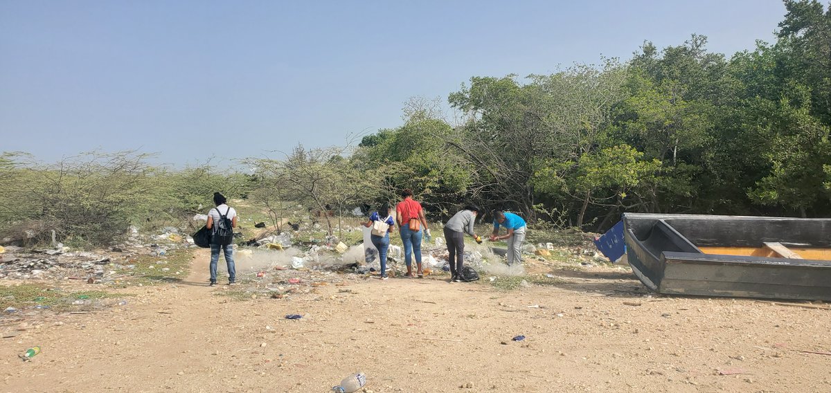 jamentrust's tweet photo. We reached our target!
On Sat, June 11, the #Jetters and almost 50 volunteers, including local fishers, collected over 1,000lbs of garbage from New Forum Fishing Village, Portmore. Nearly half of the garbage collected was plastics which were removed for recycling by @recyclingja https://t.co/MhZyRtVim7