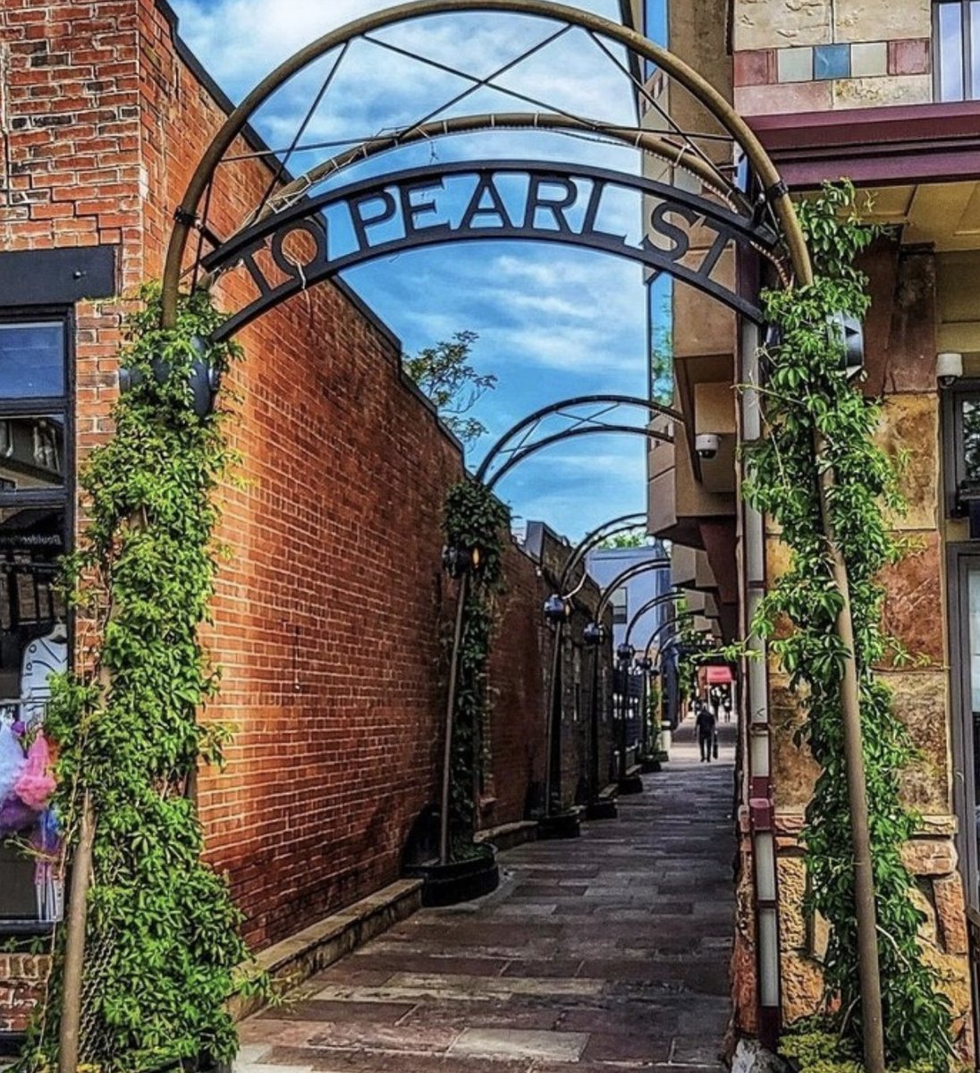 ColoExpression's tweet photo. You'll find a quaint corner everywhere in Boulder! 💕 @VisitBoulder 📸: @wander4insp #pearlstreet #boulder #bouldercolorado #visitboulder #boulder #boulderco #bouldergram #colorado https://t.co/9niLMIEkSb