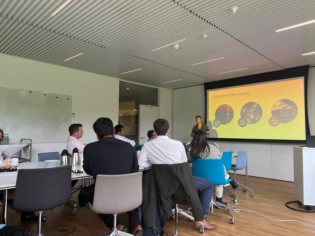 cranfieldmngmt's tweet photo. Let's check in with our #MBAStudents who are currently in Amsterdam, Copenhagen, and Berlin for the #IBA2022 🔎
🌍 Amsterdam - met with the founders of #FoodForSkin & @BondiCity
🌍 Berlin - went to @siliconallee
🌍 Copenhagen - attended @novonordisk
#CranfieldMBA #MBA #EMBA https://t.co/n7f44Mov6L