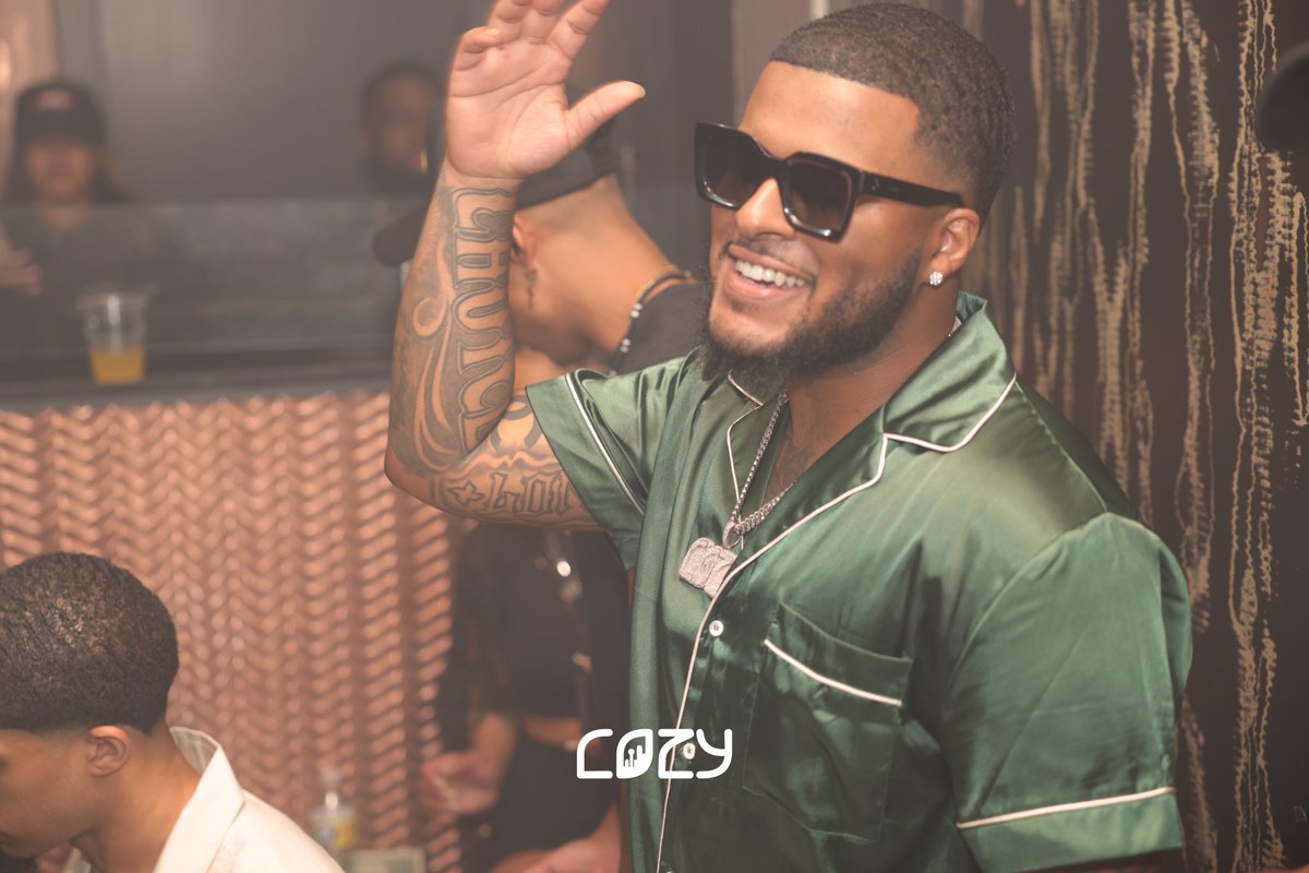 CozyHospitality's tweet photo. I’m Staying In Tonight, Honestly Nevermind We Outside 🫣 #DiorFridays 💫 The Weekend Is Here Let’s Have Some Fun ! Of Course We Playing That New Drizzy , Pull Up On Me 😵‍💫 

Room3606 
3606 Greenville Ave
Unit B
Dallas, TX 75206
United States https://t.co/tSt0JPdtet