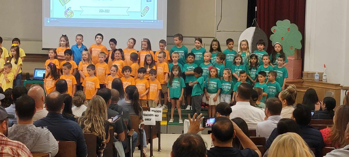 NewellES's tweet photo. End of year festivities are on! Excellent job K students and teachers on end of year celebration! https://t.co/e9pt7uEbRd