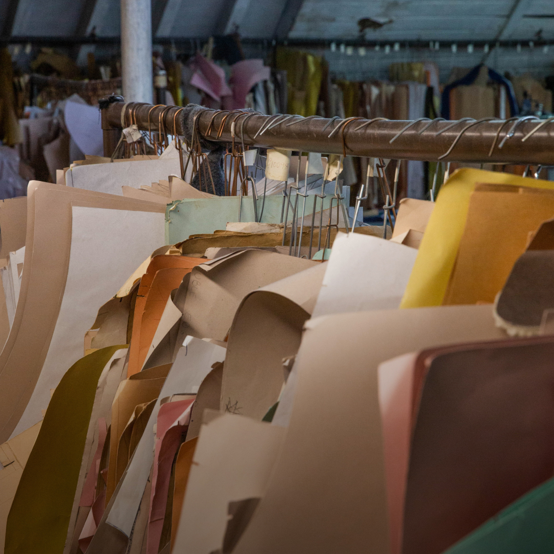 PrivateWhiteVC's tweet photo. From the cutting room floor inside Cottenham House, our 127-year-old factory, nestled on the banks of the River Irwell in the heart of Salford.
There’s never a dull moment here in the factory.
#Privatewhitevc #Salford #Manchester #Handmade #CuttingFloor #Patterns #Factory https://t.co/jwW63bJLJ7