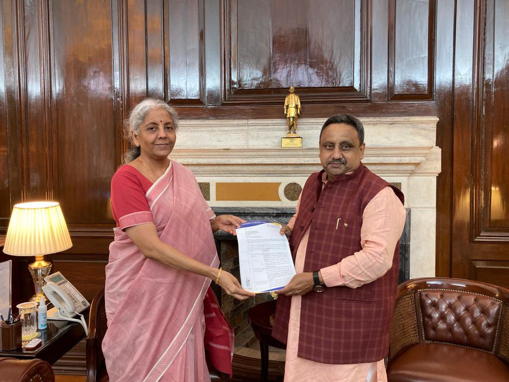 PKhandelwal_MP's tweet photo. Thx FM Smt @nsitharaman Ji for an interactive &amp; responsive meeting on various trade issues @CAITIndia stands in solidarity with Govt on simplification of #gst &amp; widening tax base.We commend tokenisation of card payments.India sure to march ahead as per vision of PM @narendramodi https://t.co/fDDjRsRARi