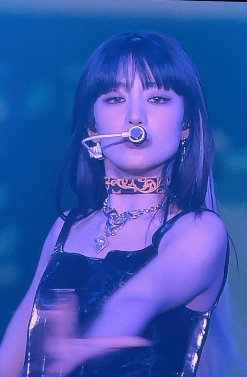 looksminnie's tweet photo. SHE. https://t.co/6rqOwFNiDG