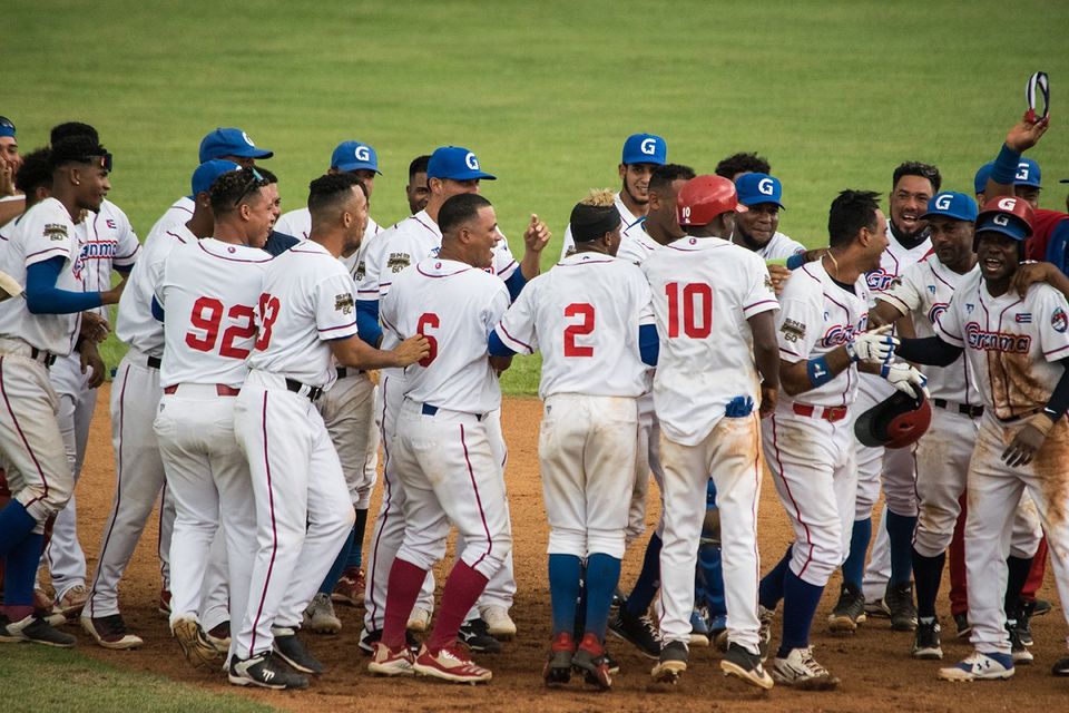 Hoy inicia la final de la pelota cubana, como siempre la afición de #Bayamo y la #ProvinciaGranma, estará apoyando al equipo de Los Alazanes, quienes sin dudas darán todo por llevarse la corona este año.  Granma V/S Cocodrilos de Matanzas. Para los Alazanes, nuestro apoyo, suerte