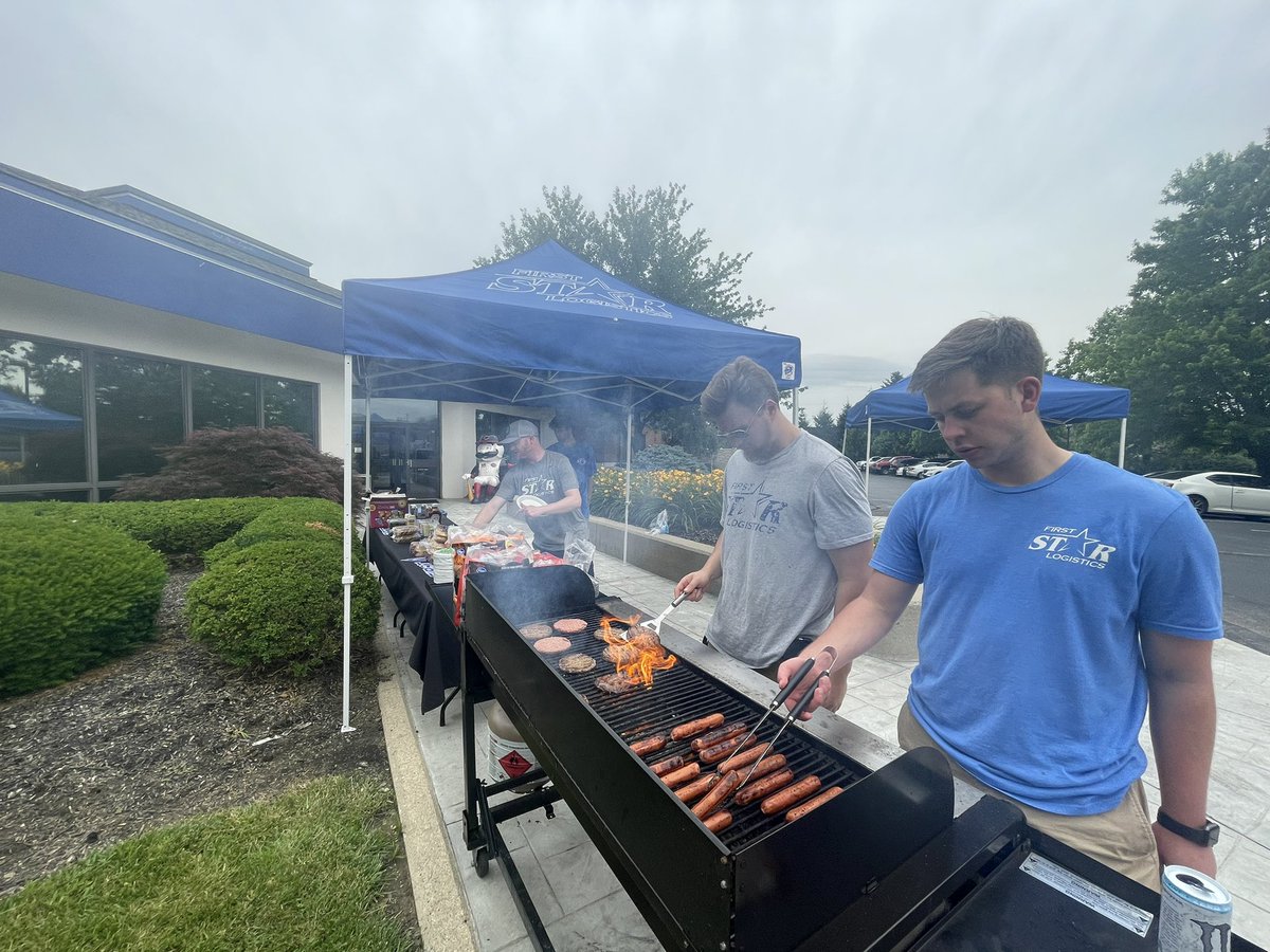 Firststarlog's tweet photo. Trivia & Cookout & USA theme on this Friday in the office! #FSLSummerolympics https://t.co/mME367T7Jk