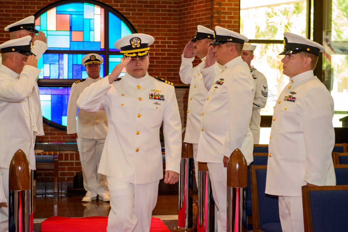 SUBGRU10's tweet photo. Submarine Readiness Squadron 36 held a Change of Command ceremony today. Fair winds and following seas, Cmdr. Ron Allen! Welcome Cmdr. Samuel Scovill! https://t.co/X1OZEfFnhb