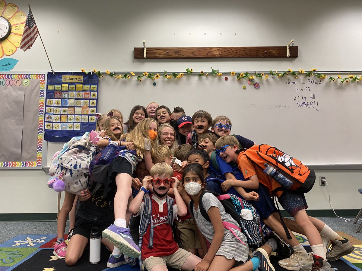 Miss Aronson's Sunflowers 💛 tweet media