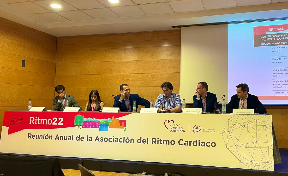 JuanBenezet's tweet photo. Excelente presentación de Ángel Miracle en #Ritmo22 👏🏼👏🏼👏🏼
Nuevos fármacos en el remodelado inverso y la prevención de la muerte súbita ¿cómo interactúan con el DAI y la TRC? @Hospital_LaLuz @UICARdiologia https://t.co/PMZom1ZNh1
