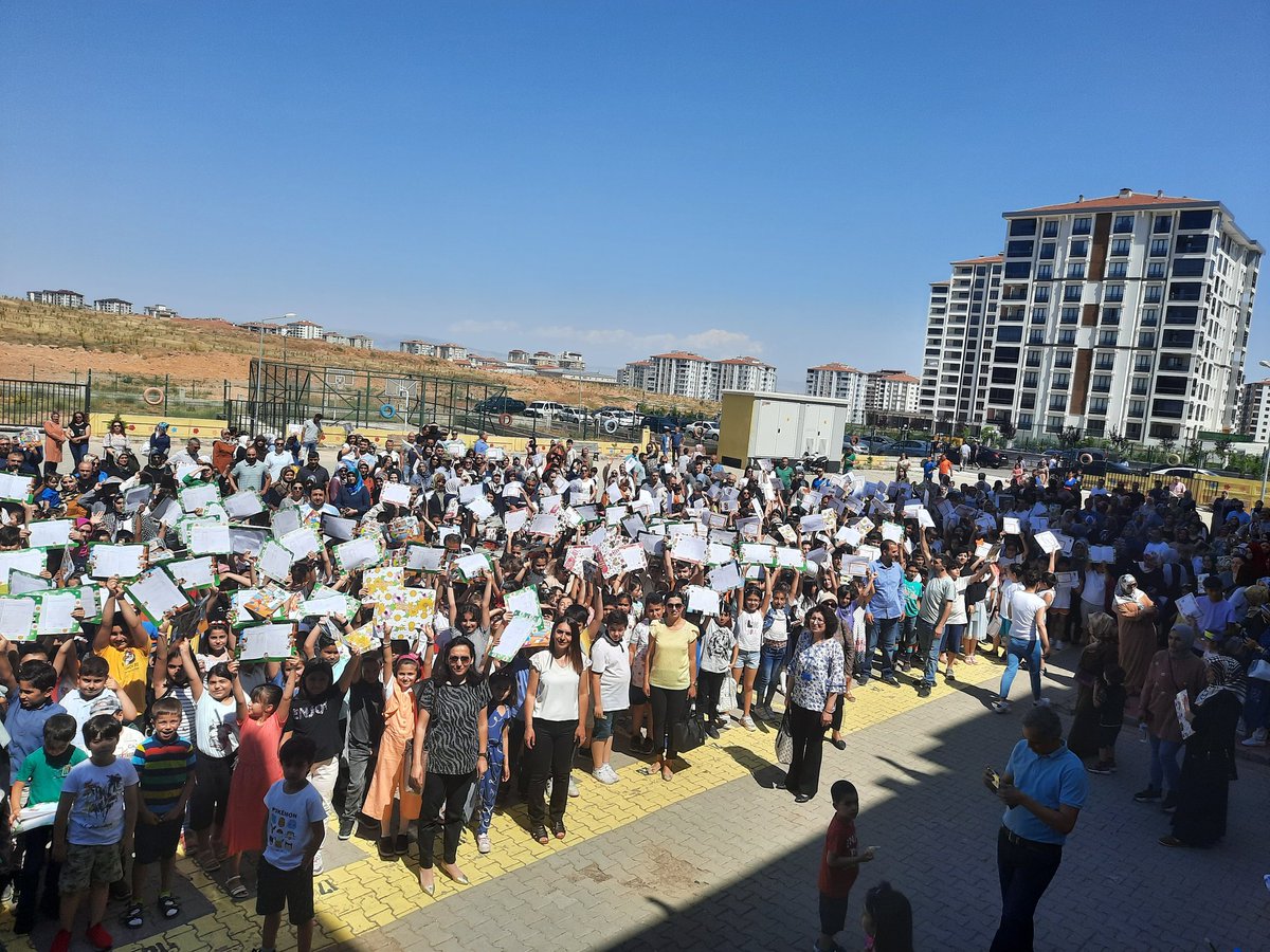 2021/2022 Eğitim Öğretim Yılı bugün itibariyle sona erdi. Güzel bir Eğitim Öğretim Yılı olduğundan dolayı öğrencilerimize, öğretmenlerimize, yardımcı personelimize, idarecilerimize ve velilerimize teşekkür ederiz.<a href="/MalatyaMem/">MALATYA İL MİLLİ EĞİTİM MÜDÜRLÜĞÜ</a> <a href="/yesilyurtmem44/">Yeşilyurt İlçe Millî Eğitim Müdürlüğü / MALATYA</a>