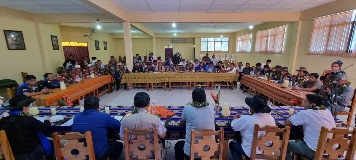 EdgarPary71's tweet photo. No hay que perder de vista que la #UNIBOL fueron creadas como universidades eminentemente productivas y con identidad cultural.
¡Las universidades indígenas de nuestro Estado Plurinacional de Bolivia son productivas, comunitarias y con identidad cultural!
#EducaDiferente https://t.co/qitm3u7fV0