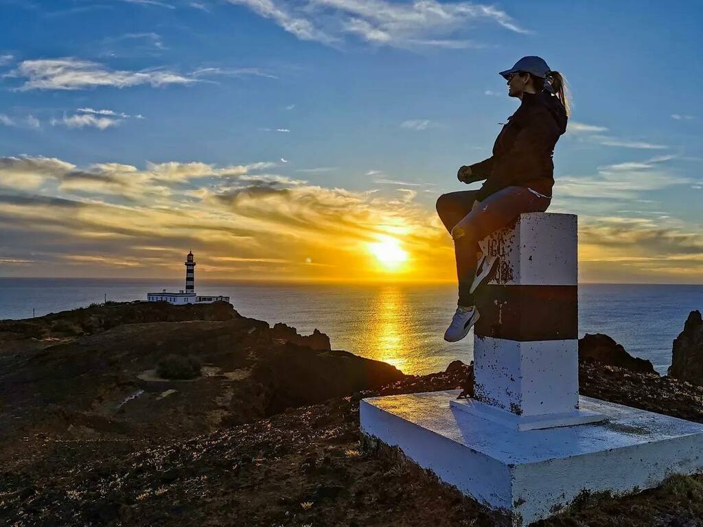 AzoresGeopark's tweet photo. Posted @withregram • @armandalourenco Breath, my darling 🤍
#azoresislands #graciosa #paradise #exploreisland #explore #visitportugal #ligthouse #sunset
.
.
#repost #azoresgeopark #azores #nature #geopark https://t.co/Iok7HgcsR3 https://t.co/y2yxgO2bfz