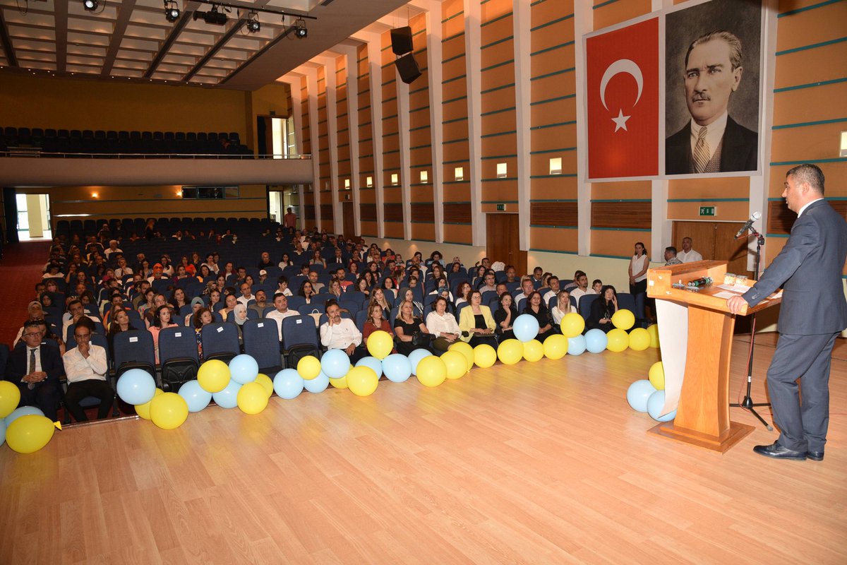 denizlimem's tweet photo. 🏆 Denizli #eTwinning Kalite Etiketi ve Okul Levhaları Takdim Töreni Müdürümüz @ekicis20'nin katılımları ile gerçekleşti.
Okul eğitim yöneticileri ve öğretmenlerimiz belgelerini Müdürümüz Sn.Süleyman Ekici'nin elinden aldılar.++ https://t.co/OqtPn4YtFz