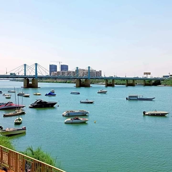 عذرا وطني !!
الدخول اليك صعبا ..
الخروج منك صعبا ..
البقاء فيك صعبا ..
لكن الاصعب ..
انه ليس لي وطن سواك ..
___________________
🤲يارب ضاقت بنا المسالك
وأحاطت بنا المهالك
وأشتدت بنا الأزمات
اَللَّـهم أكشف غُمتنا وفرج كُربتنا
وأغث لهفتنا
اللهم احفظ البلاد واصلح العباد