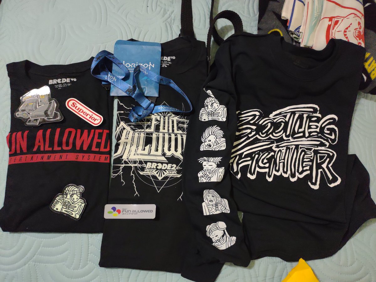 AlexFoster17Y's tweet photo. Está chingón el regalito, gracias team @BRCDEvg  y @ManuelTenedor ✨ https://t.co/cshnwHyxQg