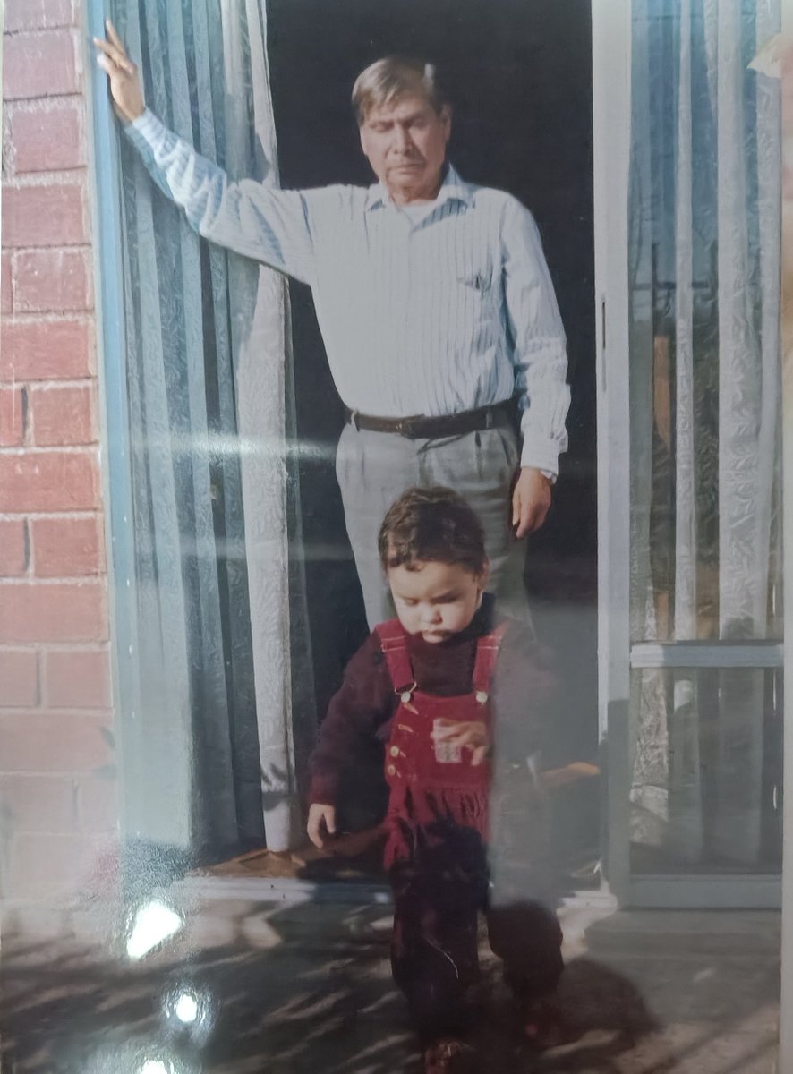 vivicitarios's tweet photo. #BuenosDíasTVN un beso al cielo al mejor papá del mundo, mi tata Raúl. Papá es el que cría y te entrega valores, mi viejito enojón fuiste el mejor... https://t.co/QJVr5Rnogo