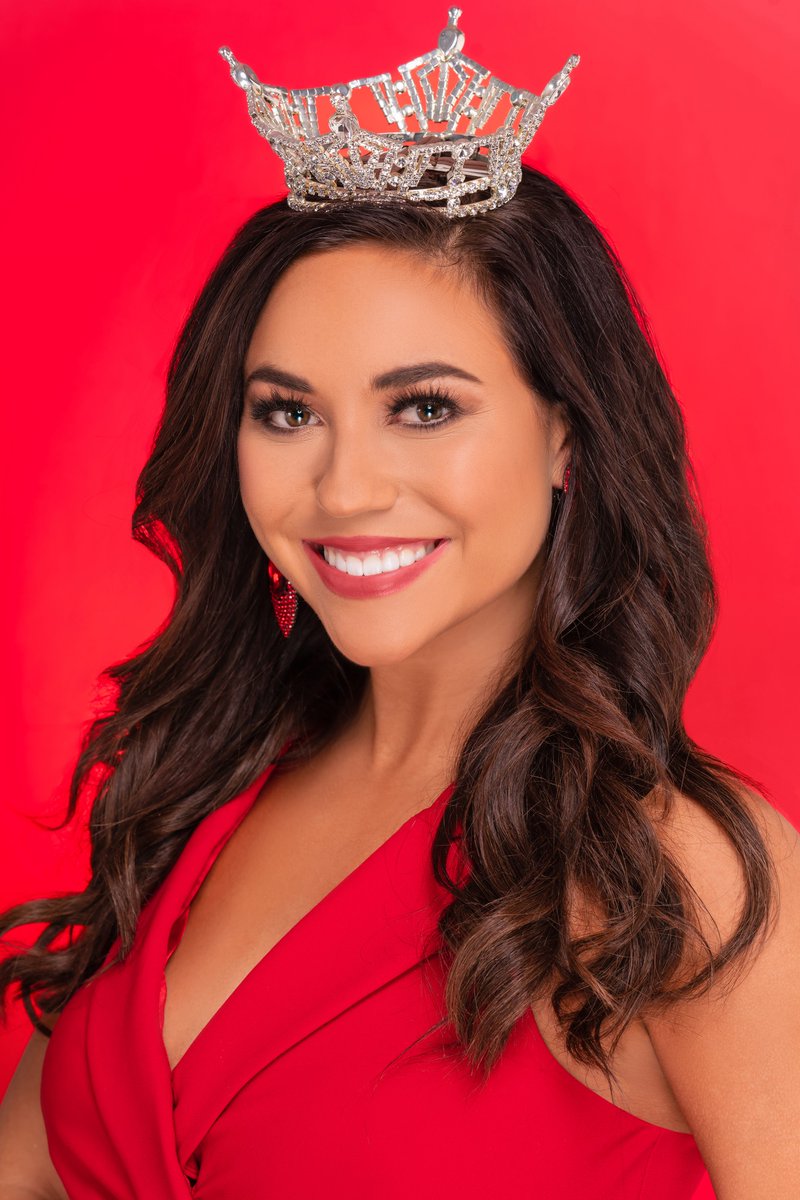 An honor to produce this video for Miss Nebraska Morgan Holen. This MBA student, Gallup Strengths Coach &amp; Teammates Ambassador travelled more than 30,000 miles speaking to groups about utilizing their strengths, working hard and simply being kind.
WATCH 🔽
youtube.com/watch?v=2p7sn-…