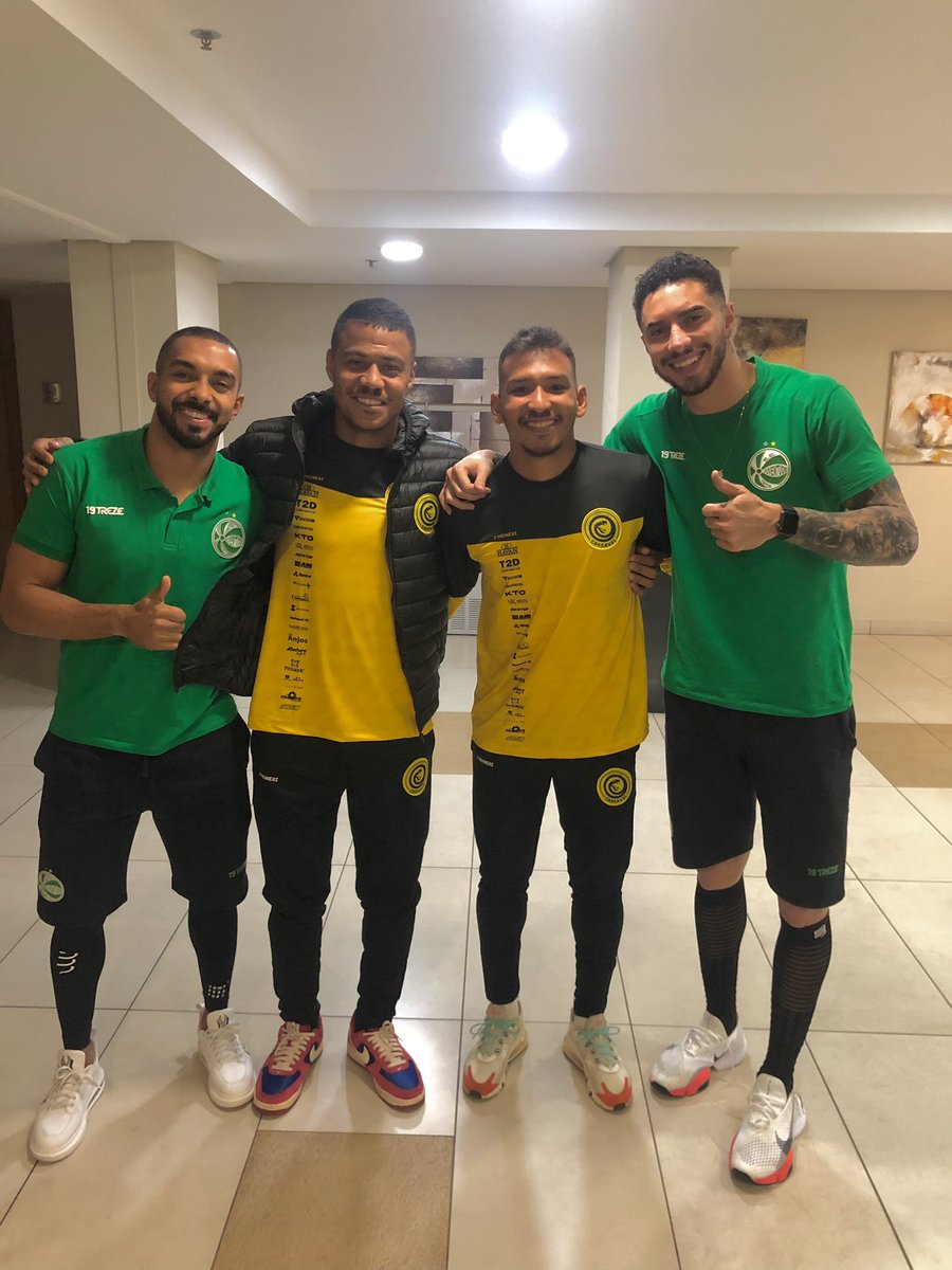 JulioPacato's tweet photo. Amigos que fiz no futebol! Terror de Londrina kkk https://t.co/X4gljc9jAp