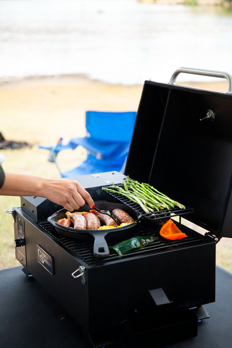 CountrySmokers's tweet photo. The Traveler is the perfect for outdoor enthusiasts, tailgating fanatics or anyone looking to take wood-fired flavor with them on their journeys!

It features:
3.5 lbs. hopper
180°F to 500°F temp range
256 sq. in. cooking surface

Learn more: https://t.co/1wyDLyo36q https://t.co/OxfAeeZqd2
