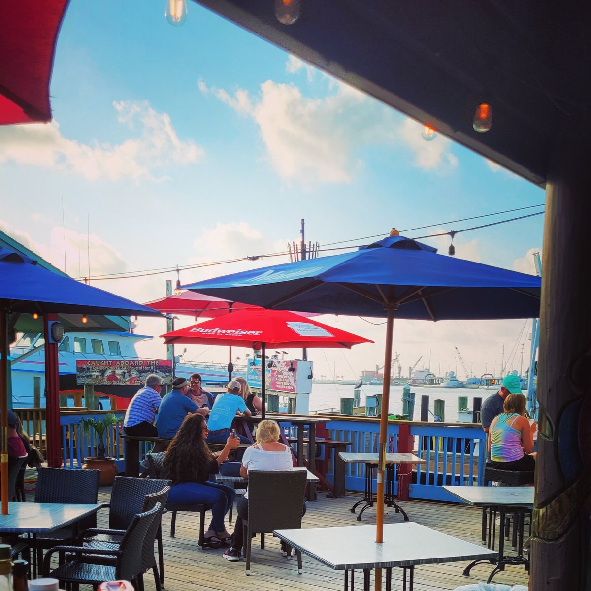RustysInThePort's tweet photo. The view from the Barnacle Bar last night… at Rusty's at the Port!😎👍🚢🏖🌄🌞🐬 #tgif #barnaclebar #barneybakery #sidedeckshuffle #rustysfam #rustyspeeps #grateful #portlife #rustysseafood #portcanaveral https://t.co/n9Bw10IOZl