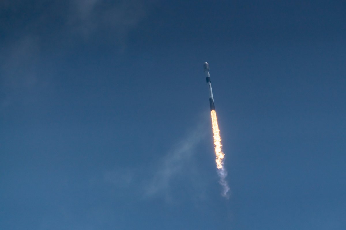EmreKelly's tweet photo. SpaceX Starlink 4-19: https://t.co/XAqZ04yXK2