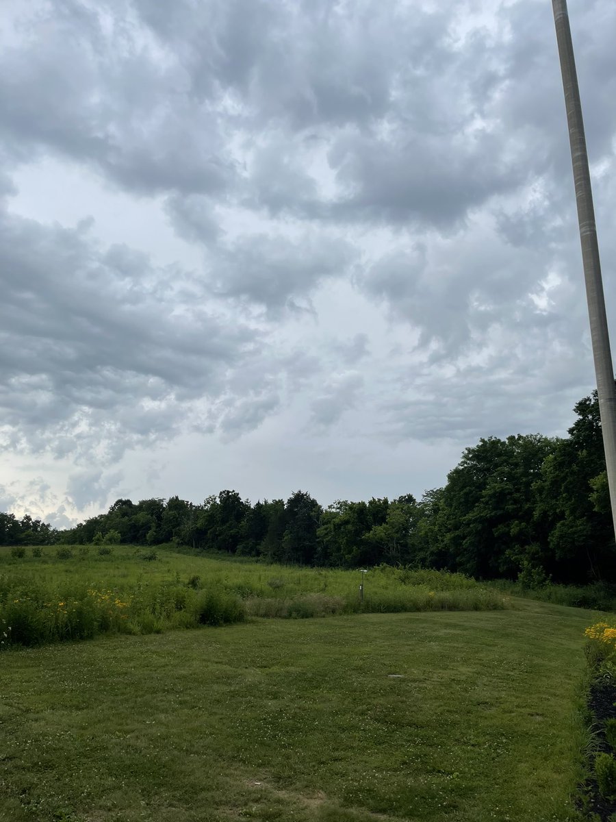 Linzay2122's tweet photo. Storm coming through #ravenrun @Kentuckyweather https://t.co/zzGfO4clAL