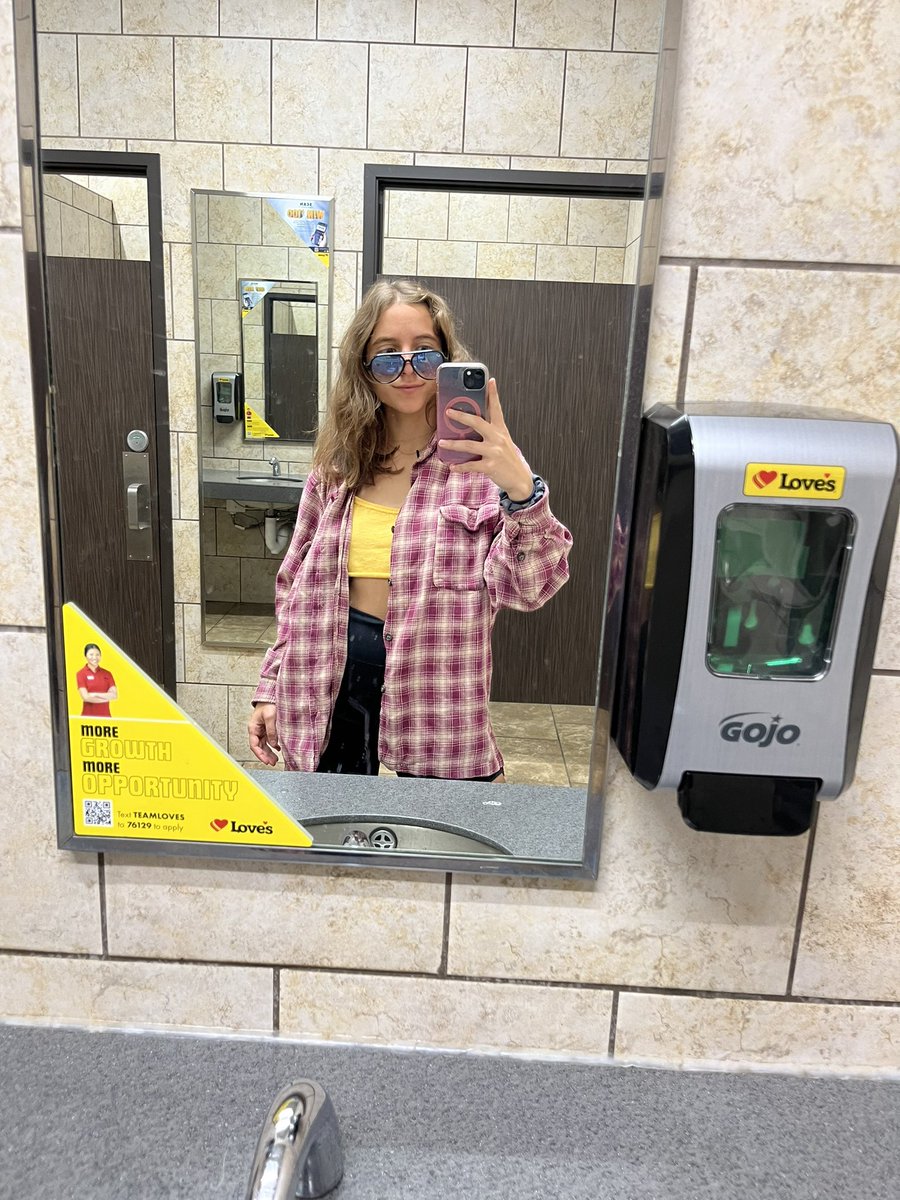 _garlicgirl's tweet photo. #gasstationcore #litreally https://t.co/UOTyHR1mHX