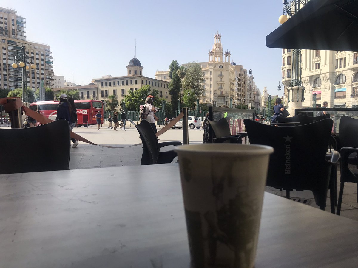 Contra el calor tórrido de hoy en Valencia la horchata sin azúcar de <a href="/monorxata/">Món Orxata</a>. Qué rica me sabe 😋! Ya tenía ganas de probarla desde que <a href="/pacolonso/">Paco a la naranja 🍊👉🦋</a> me la descubrió 😽
