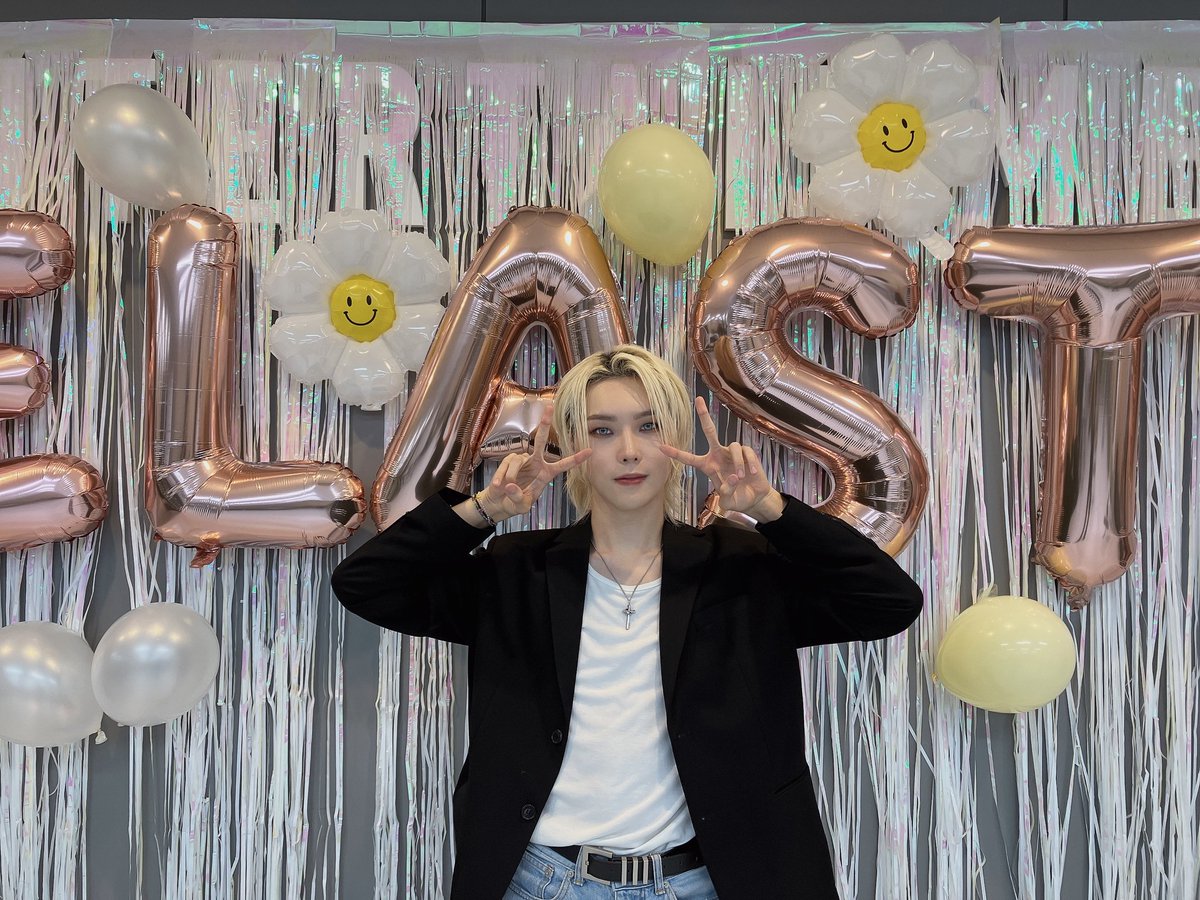 INSEOPLOOKS's tweet photo. https://t.co/N9H4o9iLsK
