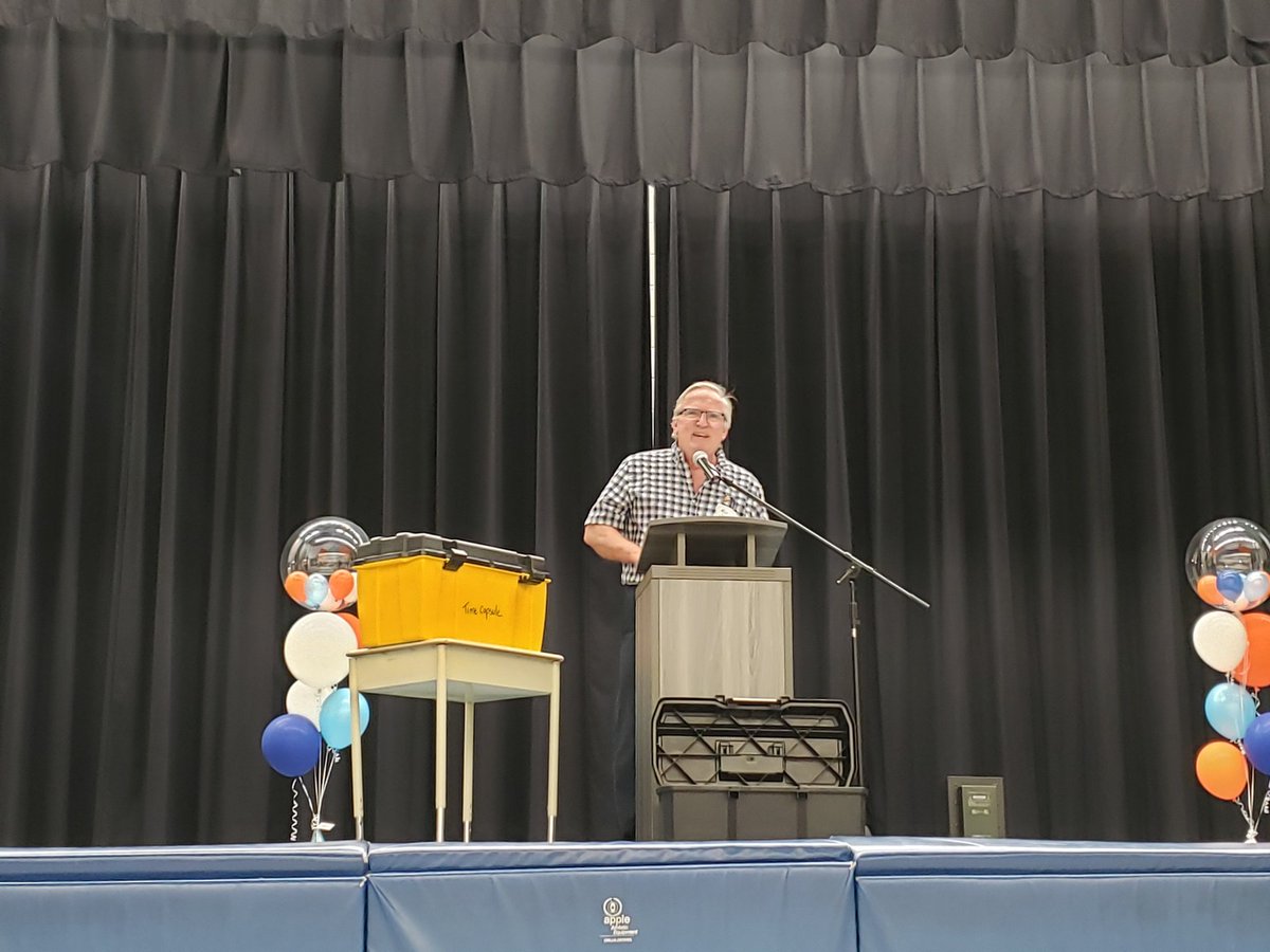 rjlee_ps's tweet photo. RJL's 1st Principal Rick Leeming &amp; current acting Vice-Principal @mackaytiffany1 opened the original time capsule that was created in '96 &amp; re-dedicated the time capsule with new items. TY to the Ss representatives. #RJLeeProud #RJLee25th @LLSarbadhikari @lisanhart13 @PeelSchools https://t.co/NckInbILlu