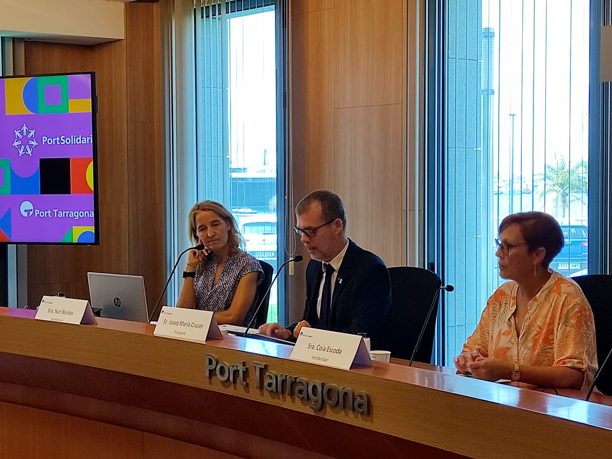 PortSolidari's tweet photo. ACTE | Avui hem lliurat els ajuts de la VII edició dels Ajuts Silvia Cuesta per part de #PortSolidari.

Enguany s’han entregat 4 ajuts a 4 projectes apadrinats per un o una treballador/a de @PortTarragona i després votats pel conjunt de la plantilla. https://t.co/NCseeGMt6R