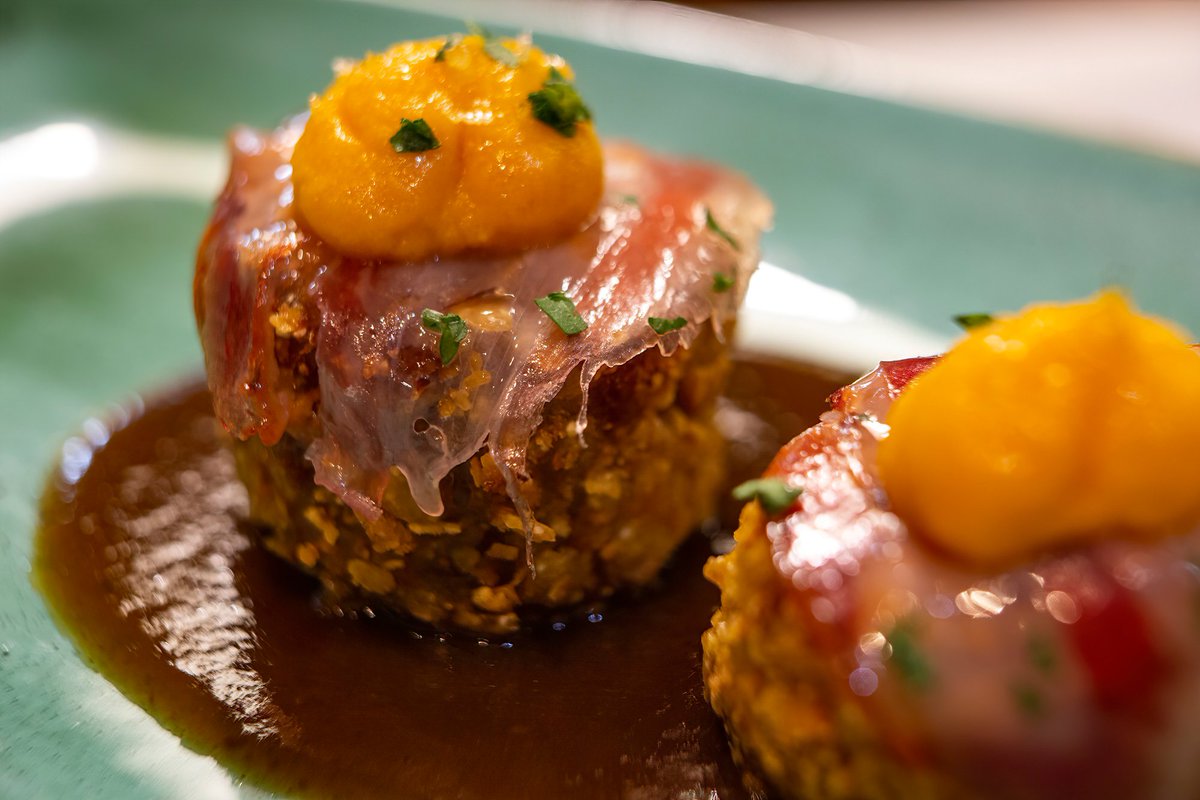 Adelanto de las NOVEDADES DE LA CARTA que presentaremos la semana que viene!! Flamenquín de Secreto Ibérico confitado y Vinagreta de Zanahorias Aliñás. Esperamos que os guste!!! #ellaul #restaurantespuertodesantamaria #restaurantes  #ElPuertoDeSantaMaria