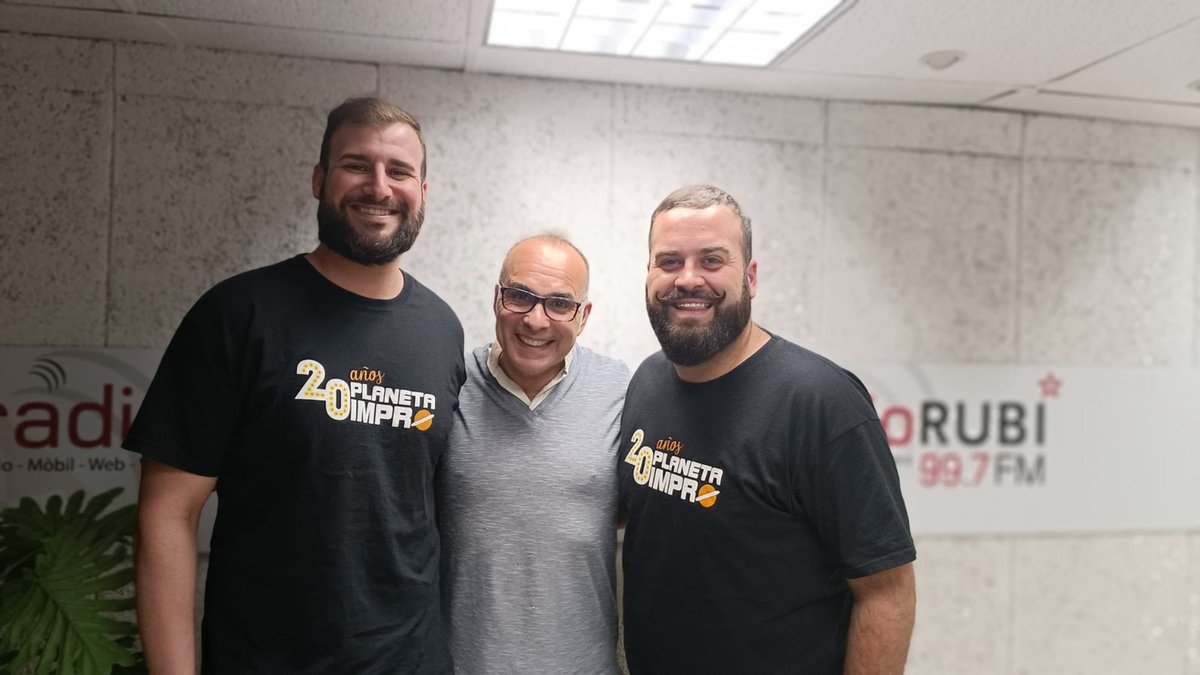📻 Ahir vam passar per @radiorubi997fm per parlar una miqueta sobre com se'ns presenta l'estiu! I clar, també vam improvisar amb els col·laboradors de #RubíAlDia 🧡
👂 Ja pots sentir l'entrevista completa 👉 radiorubi.fm/programs/entre…

#planetaimpro #improshow #entrevista #radio