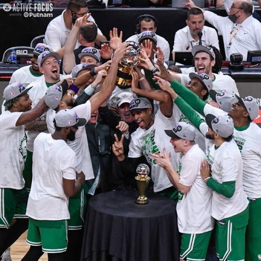 arelismreynoso's tweet photo. Orgullosa de ⁦@celtics⁩ por su gran temporada. Felicito a ⁦@warriors⁩ y sus fans por ganar el campeonato. Historia para 🇩🇴que con #BigAl disfrutamos por primera vez una final. Contenta por la bendición de ver a mi hijo cumpliendo sueños y siendo un hombre de bien! 💚 https://t.co/rH68aELoVE