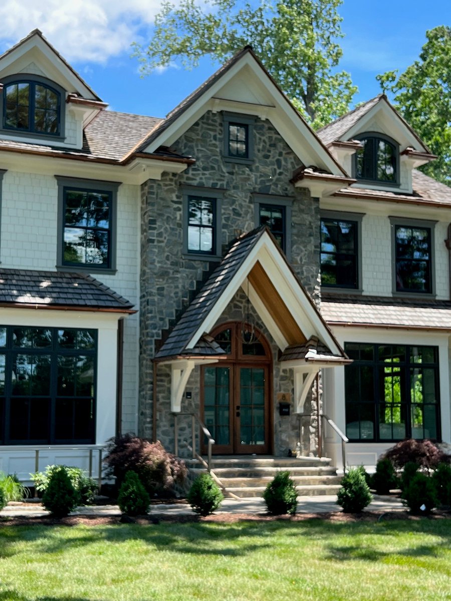 QuarryCutStone's tweet photo. QuarryCut Stone - Dark Mica - Old World. #QuarryCut #QuarryCutStone #QuarryCutVeneer #StoneVeneer #VeneerStone #RealStone #ThinStone #ThinStoneVeneer #BuildingStone #CustomHomes #AmericanStone #AmericanQuarries #AmericanOwned #Masonry #StoneMasonry #StoneMason https://t.co/Jux9GFJB1n