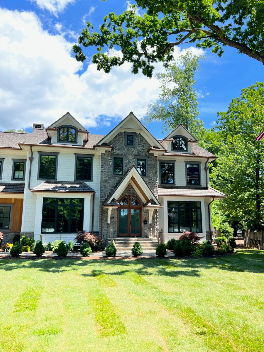 QuarryCutStone's tweet photo. QuarryCut Stone - Dark Mica - Old World. #QuarryCut #QuarryCutStone #QuarryCutVeneer #StoneVeneer #VeneerStone #RealStone #ThinStone #ThinStoneVeneer #BuildingStone #CustomHomes #AmericanStone #AmericanQuarries #AmericanOwned #Masonry #StoneMasonry #StoneMason https://t.co/Jux9GFJB1n