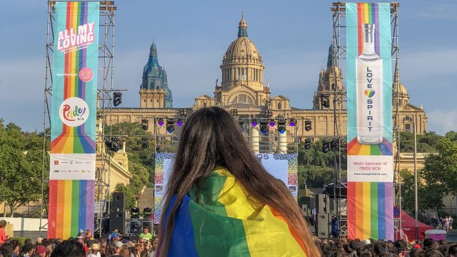 #Barcelona se viste con los colores del orgullo para celebrar el <a href="/PrideBarcelona/">PRIDE Barcelona</a> que en esta nueva edición apuesta por la visibilidad lesbiana.

👉 bit.ly/3zNJlbt

<a href="/BarcelonaInfoES/">Barcelona Turisme</a> <a href="/bcn_ajuntament/">Ajuntament de Barcelona</a> <a href="/cambrabcn/">Cambra de Comerç de Barcelona</a> <a href="/TurismeDIBA/">TurismeDIBA</a> <a href="/PrideBarcelona/">PRIDE Barcelona</a> <a href="/CasaBatlloGaudi/">Casa Batlló | Gaudí Barcelona</a> <a href="/MiradorGlories/">Mirador Torre Glòries</a>
