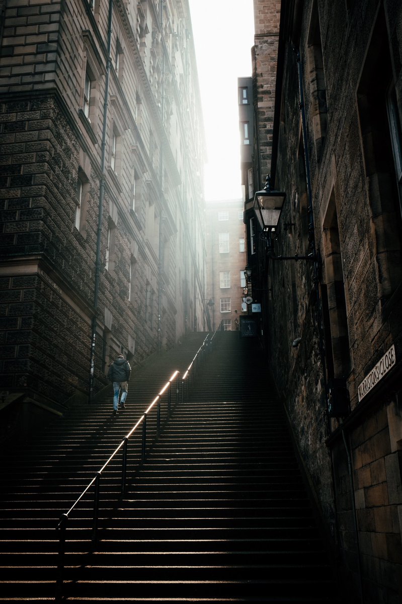 wandspja's tweet photo. Ascension 
#streetphotography #edinburgh https://t.co/0tQgjS5nCO