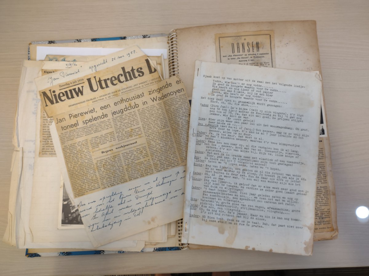 RARivierenland's tweet photo. Uit Nieuw-Zeeland ontvingen we een plakboek vol krantenknipsels, foto's en meer van toneel- en muziekclub Jan Pierewiet uit #Wadenoijen. Een mooi beeld van een actieve vereniging in de jaren 50-60. Opgericht door Carla #Nijhoff, geschonken door haar zoon Hugo. https://t.co/voQJdG7F2A