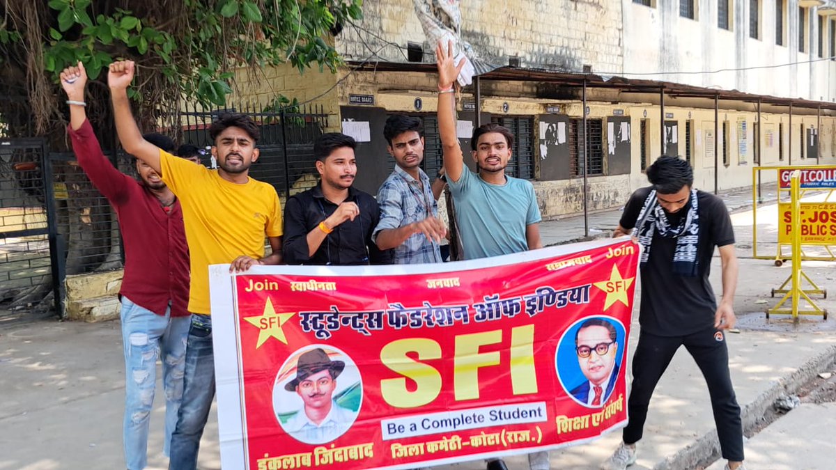 Premshankar_SFI's tweet photo. आज कोटा कलक्ट्रेट कार्यालय पर Sfi Kota  द्वारा सेना में संविदा भर्ती के निर्णय के विरोध में किए जा रहे प्रदर्शन में भाग लिया, जिसके छायाचित्र आपके साथ साझा कर रहा हूँ !
@SFIRajasthan @SFI_CEC
@KotaSfi @SubhashJakhar_ @VP_Sanu 
#AgnipathScheme 
#अग्निपथ_भर्ती_योजना_रद्द_करो https://t.co/RpNoNnvAmJ