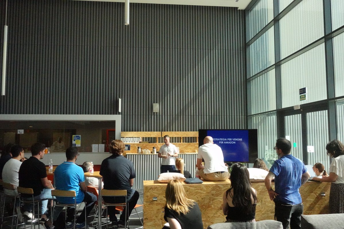RedessaReus's tweet photo. La Comunitat REDESSA, amb la col·laboració del @TICSud ha pogut escoltar l'experiència del CEO d'@incubalia i Dormideo, Enric Ginovart, que ha explicat com triomfar a Amazon i estratègies d'e-commerce. 

#ComunitatREDESSA: Compartir és la clau de l'èxit https://t.co/th7wIm5PA9