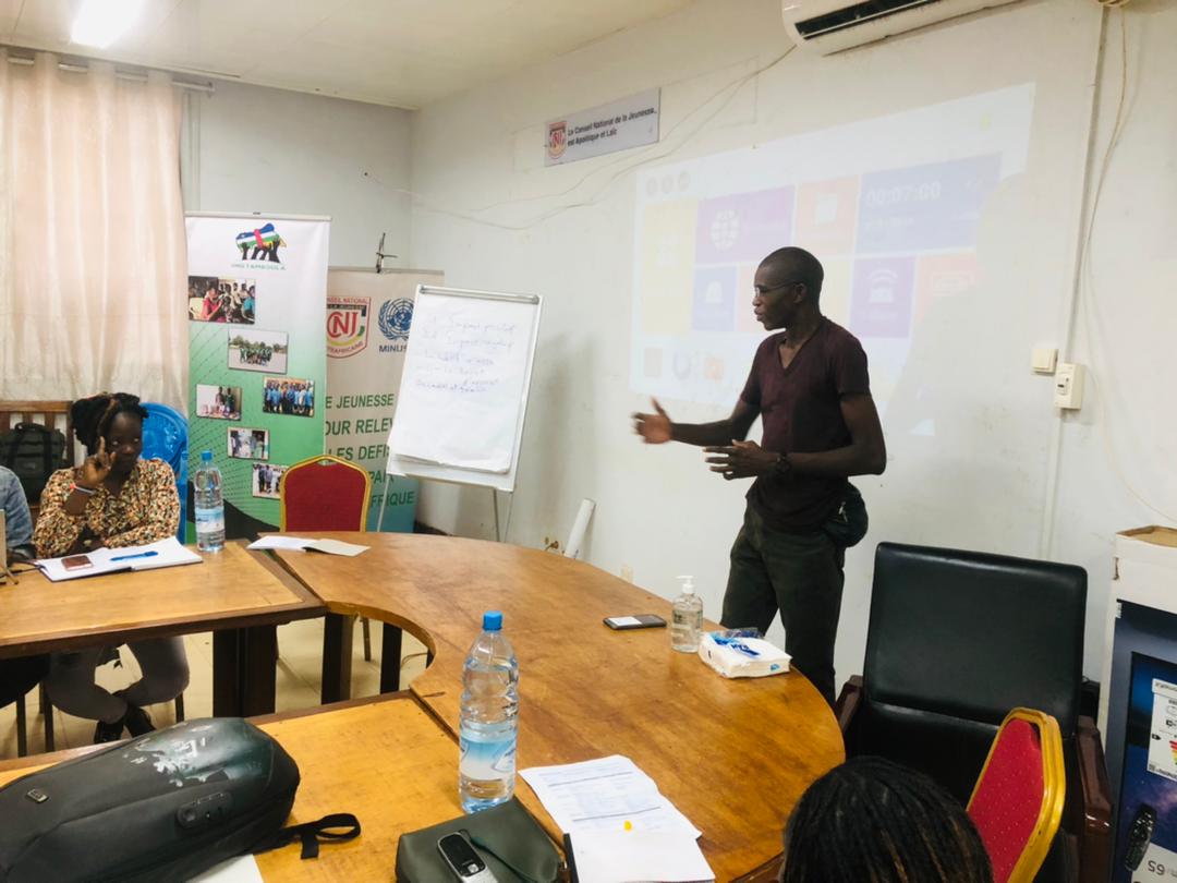 pamessoua's tweet photo. Vendredi 16 juin, salle de conférence du Conseil National de la Jeunesse Centrafricaine.

Échange avec les leaders des organisations de la jeunesse sur la citoyenneté et les actions citoyennes organisé par l'ONG TAMBOULA avec  appui financier de @UN_CAR. https://t.co/ioqeue6CfE