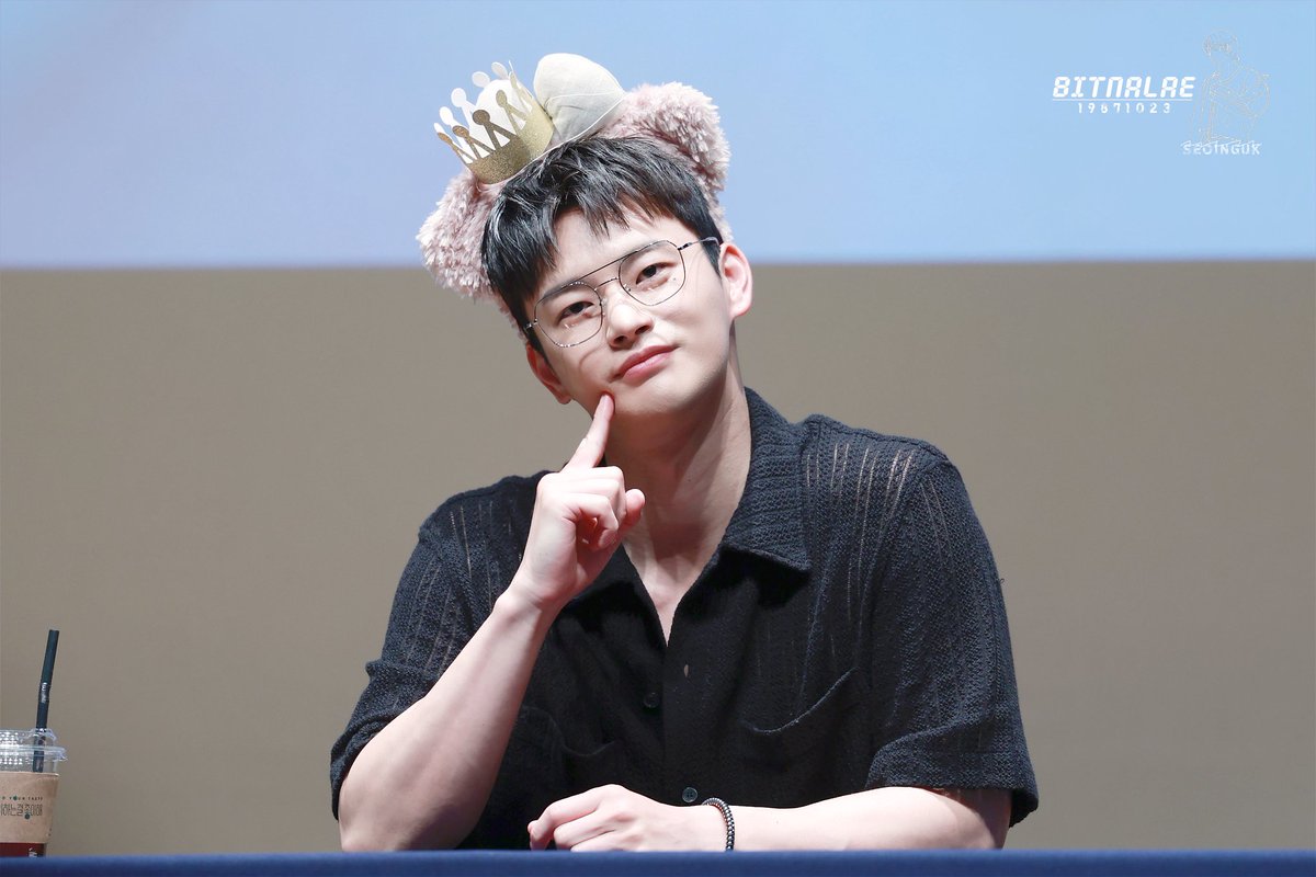 bitnalae's tweet photo. 인구가아아애아
살앙해~~-
귀욤둥이 인구기♡
Yes24 팬싸인회
ㅠㅠ 얼마만이야~
비밀얘기 해준거 절대 비밀(?)지킬게!ㅋㅋ,
.
#LOVEandLOVE 
#mylove 
#질리지않는노래
@seo_cccc
#서인국 #ソイングク
#SeoInGuk #徐仁國

가로 세로버전~♡ https://t.co/L3gBQkruUX