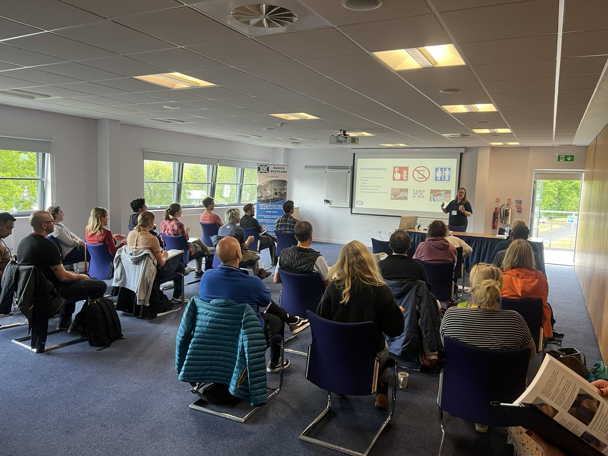 DaveLBywater's tweet image. Local Doc @kittyabdn kicks off this weekends @BASICSScotland Pre-Hospital Care Emergency Care Course. #PHECC #Stirling 🏴󠁧󠁢󠁳󠁣󠁴󠁿🚑