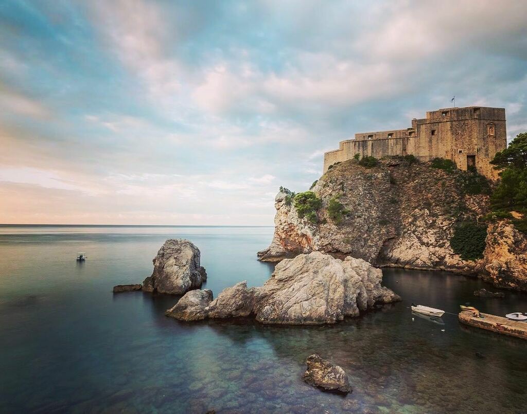 byrondubrovnik's tweet photo. Early morning is one of the best times to see and photograph Dubrovnik. If you stay with us at The Byron you just need to step out of the front door to start exploring. #dubrovnik #oldtowndubrovnik #dubrovnikoldtown #stradun #timeoutcroatia #croatia #cro… https://t.co/TWBVysOd5K https://t.co/ECmonn7uCE