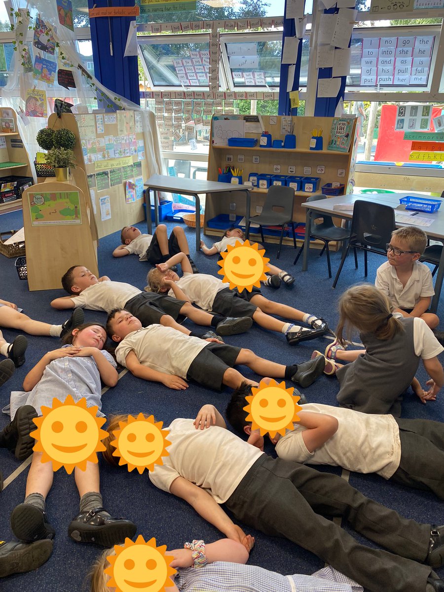 MFinfantschool's tweet photo. Rainbowfish enjoying some chilled meditation time to cool down from the heat πππ» #MFrainbowfish #MFmindfulness #MFcosmickidsyoga https://t.co/5st2nxMdJP