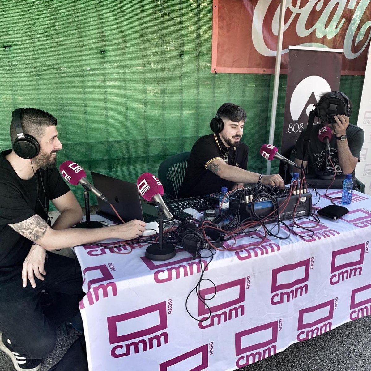 808_Radio's tweet photo. ✈️ Ganas de @FdelosSentidos en #LaRoda. Este sábado 18 búscanos por el recinto haciendo un 808 Radio muy especial y después echando la leña al fuego del escenario #SentidosClub 🔥 https://t.co/XRK6T67gyP